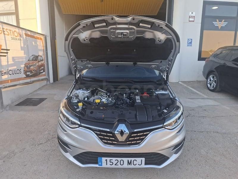 Usado Renault Mégane GrandTour Techno 140 CV (102 kW) 2022 Gris / plata Familiar