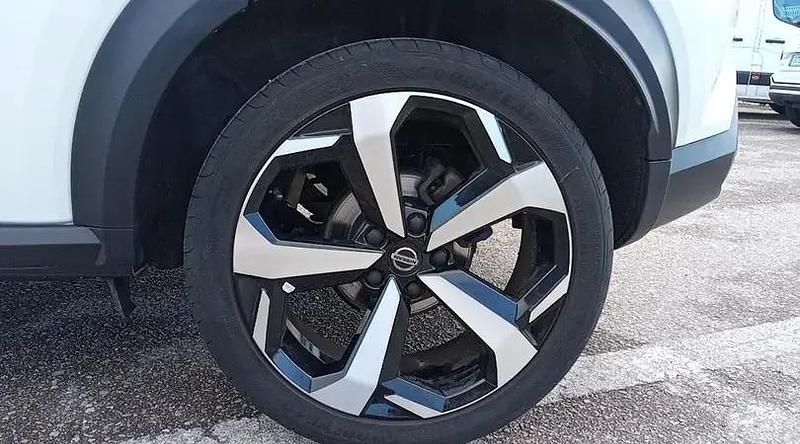 Usado Nissan Juke Tekna 114 CV (83 kW) 2022 Lunar white (metalizado) techo SUV