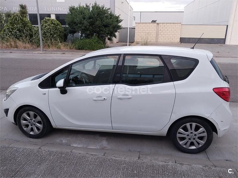 Usado Opel Meriva Selective 110 CV (80 kW) 2012 Blanco Monovolumen