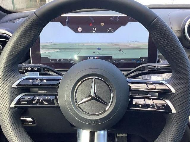 Usado Mercedes C300 AMG line 265 CV (194 kW) 2024 Manufaktur blanco opalita brig