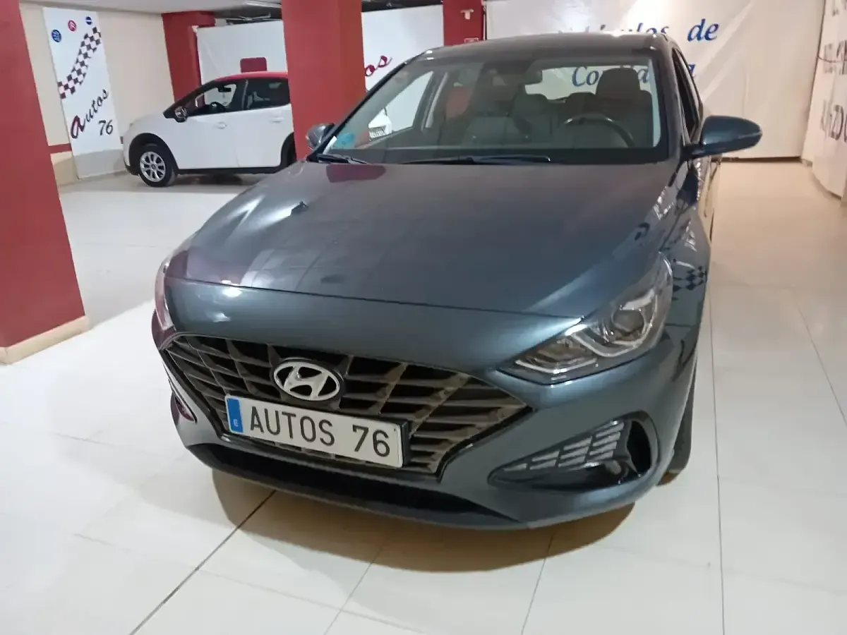 Usado Hyundai i30 136 CV (100 kW) 2021 Gris