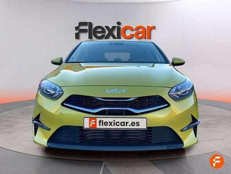 Usado Kia Ceed 101 CV (74 kW) 2023 Amarillo Utilitario