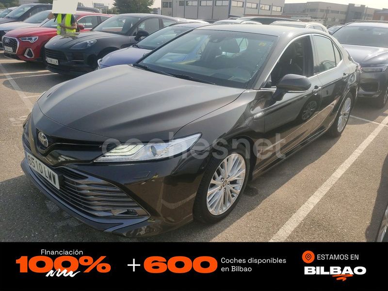 Negro Usado 2021 Toyota Camry Luxury Berlina | 26.850 € (Precio justo) - Imagen 1/4