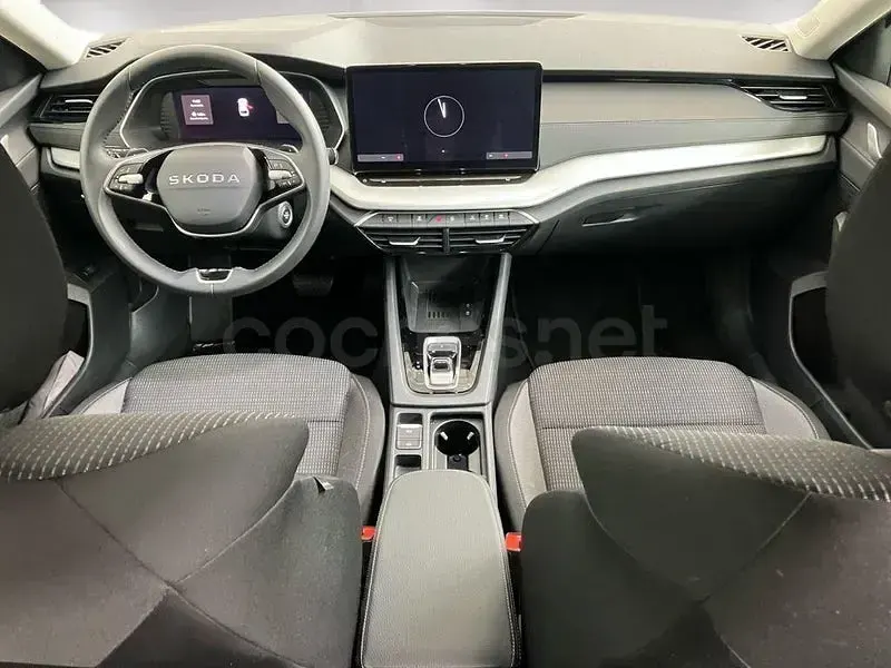 Usado Skoda Octavia Selection 116 HP (85 kW) 2025 Cinzento Carrinha