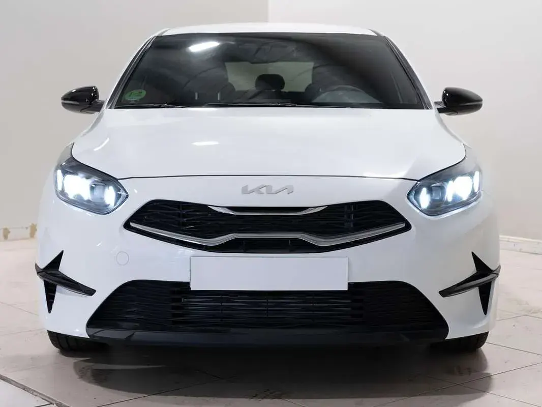 Nuevo Kia Ceed Style 101 CV (74 kW) 2025 Blanco Utilitario