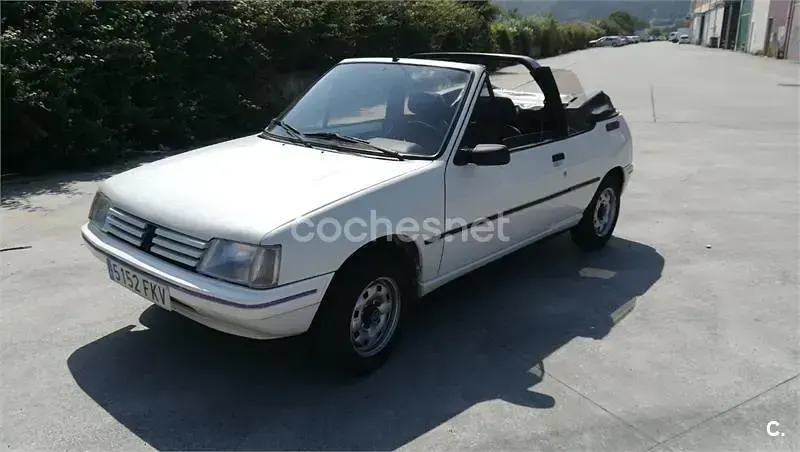 Usado Peugeot 205 75 CV (55 kW) 1989 Blanco Descapotable