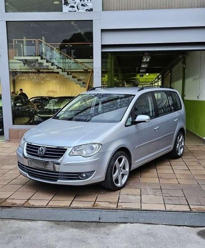 Gris Usado 2008 VW Touran Monovolumen | 5990 € (Precio justo) - Imagen 1/4