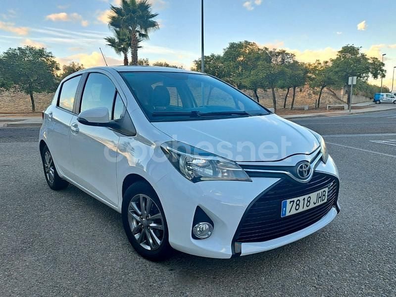 Blanco Usado 2015 Toyota Yaris City Berlina | 7990 € (Buen precio) - Imagen 1/4