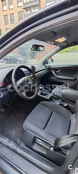 Usado Audi A4 130 CV (95 kW) 2003 Gris / plata Berlina