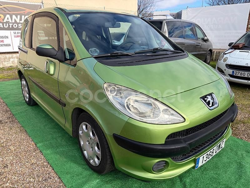 Usado Peugeot 1007 70 CV (51 kW) 2006 Verde Monovolumen