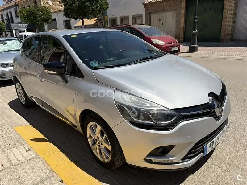 Usado Renault Clio V LIMITED 90 CV (66 kW) 2020 Gris / plata Berlina