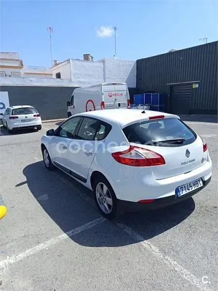 Usado Renault Mégane Dynamique 110 CV (80 kW) 2011 Blanco Berlina