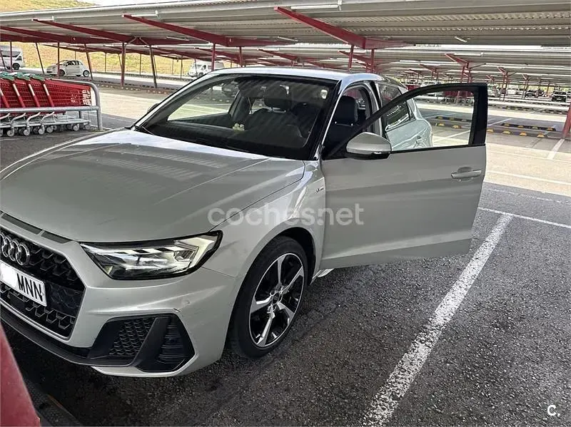 Usado Audi A1 Sportback 110 CV (80 kW) 2024 Gris / plata Utilitario