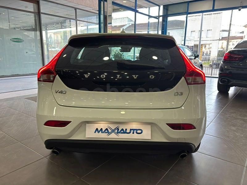 Usado Volvo V40 Momentum 150 CV (110 kW) 2017 Blanco Berlina