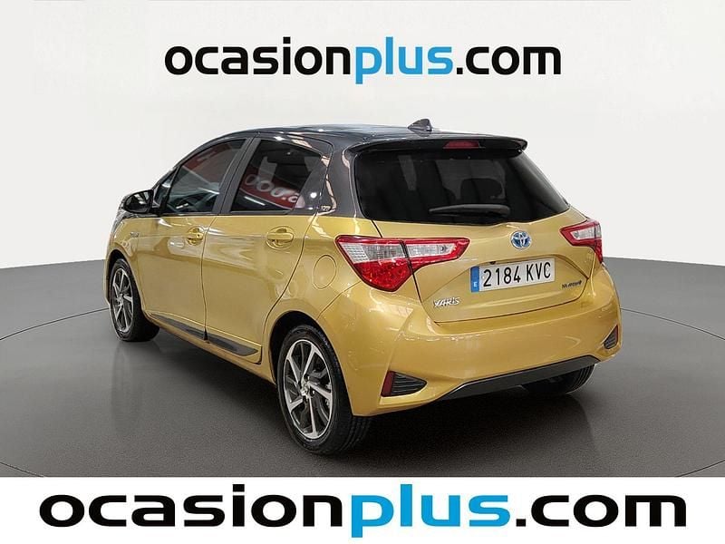 Usado Toyota Yaris Hybrid 100 CV (73 kW) 2019 Oro Utilitario