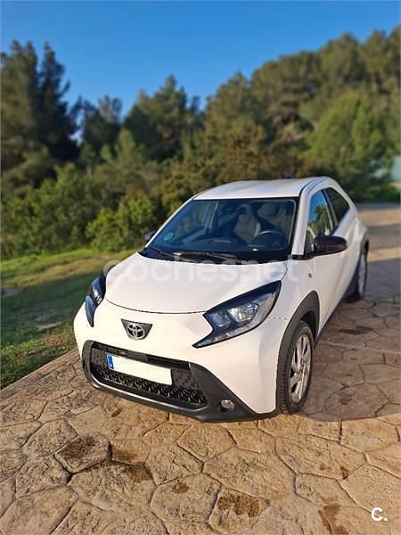 Usado Toyota Aygo X Play 72 CV (52 kW) 2022 Blanco SUV