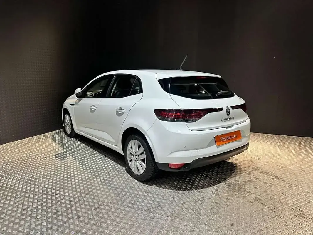 Usado Renault Mégane II Intens 116 CV (85 kW) 2022 Blanco Berlina