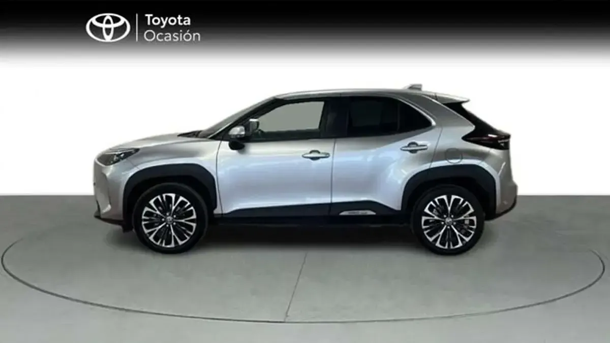 Usado Toyota Yaris Cross Plus 116 CV (85 kW) 2022 Gris SUV
