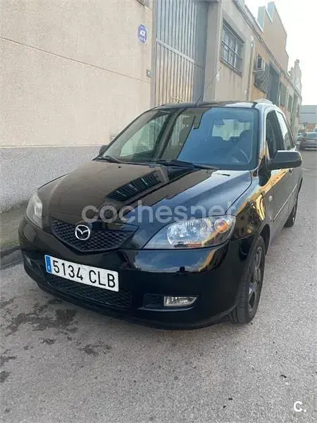 Usado Mazda 2 Sportive 100 CV (73 kW) 2003 Negro Utilitario