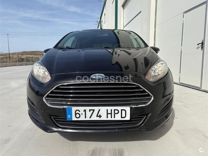 Usado Ford Fiesta Trend 82 CV (60 kW) 2013 Negro Utilitario