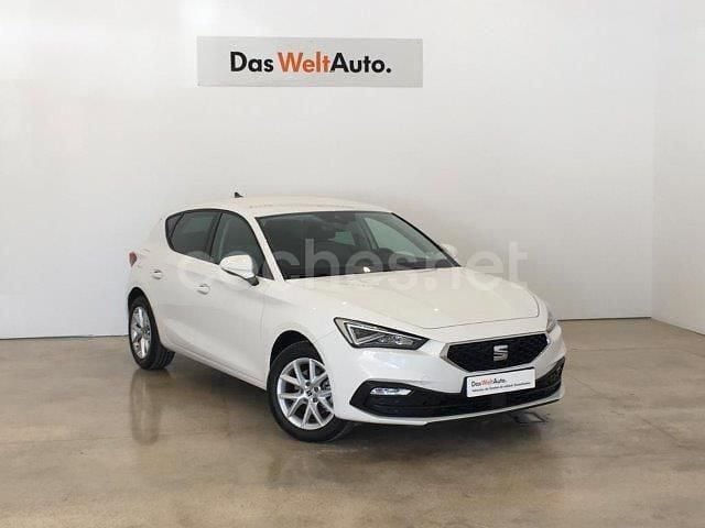 Usado Seat Leon Reference 90 CV (66 kW) 2022 Blanco Berlina