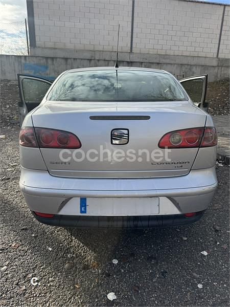 Usado Seat Cordoba Stella 100 CV (73 kW) 2003 Gris / plata Berlina
