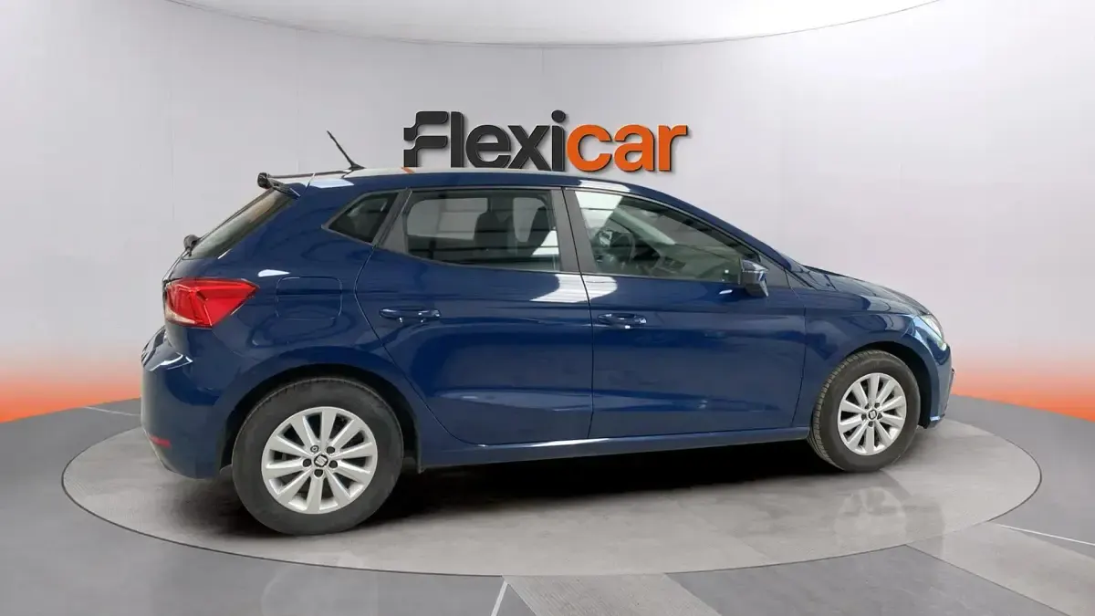 Usado Seat Ibiza Reference 75 CV (55 kW) 2018 Azul Utilitario