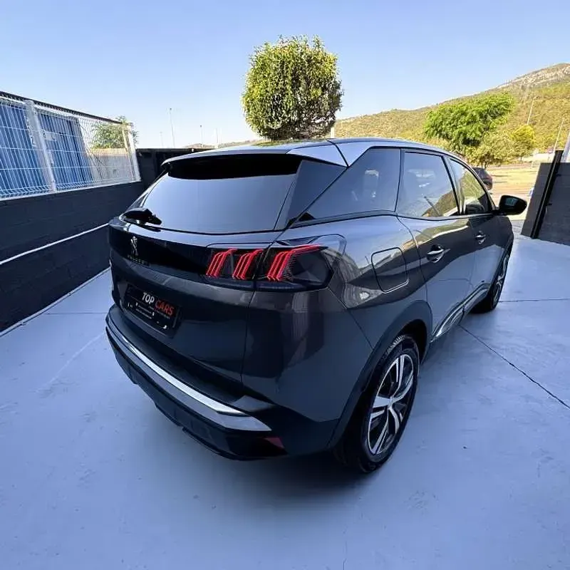 Usado Peugeot 3008 Allure 131 CV (96 kW) 2022 Gris SUV