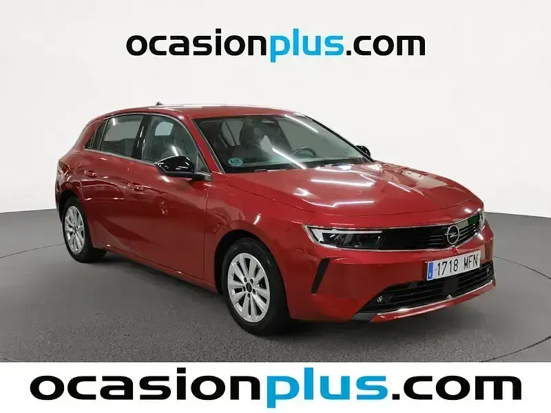 Usado Opel Astra Edition 130 HP (95 kW) 2023 Vermelho Sedan