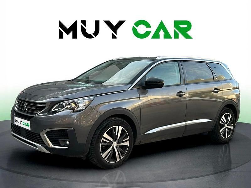 Usado Peugeot 5008 Allure 131 CV (96 kW) 2020 Gris / plata SUV