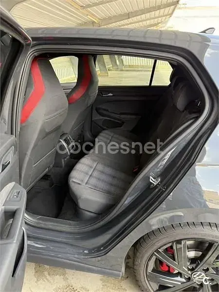 Usado VW Golf VIII GTI 245 CV (180 kW) 2024 Gris / plata Berlina