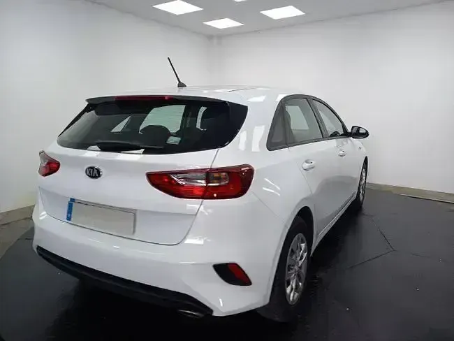 Usado Kia Ceed 120 CV (88 kW) 2020 Blanco Utilitario