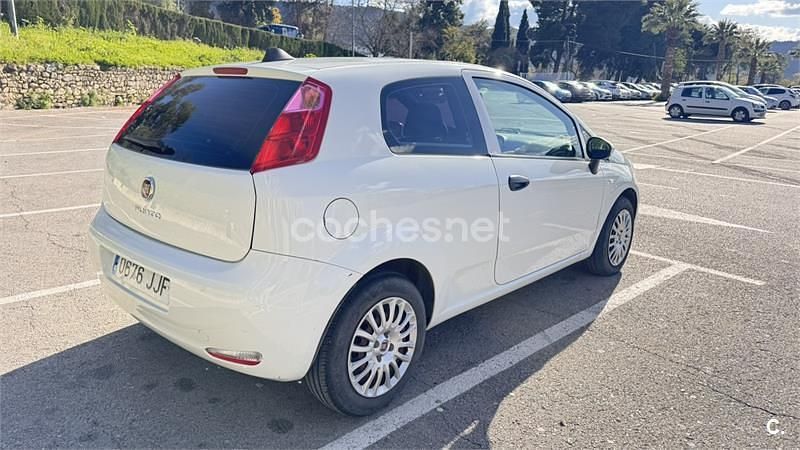 Usado Fiat Punto Pop 69 CV (50 kW) 2015 Blanco Berlina