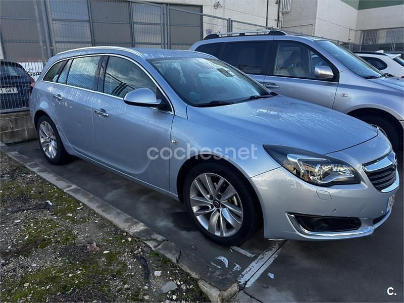 Usado Opel Insignia Selective 136 CV (100 kW) 2017 Gris / plata Familiar