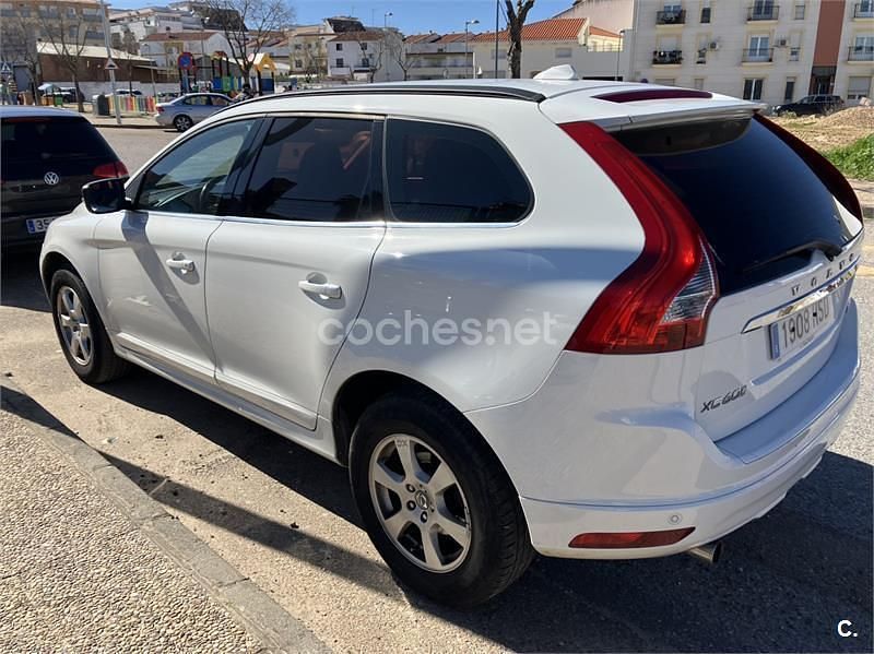 Usado Volvo XC60 R-Design Momentum 136 CV (100 kW) 2013 Blanco SUV