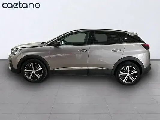 Usado Peugeot 3008 Allure 130 CV (95 kW) 2019 Gris / plata SUV