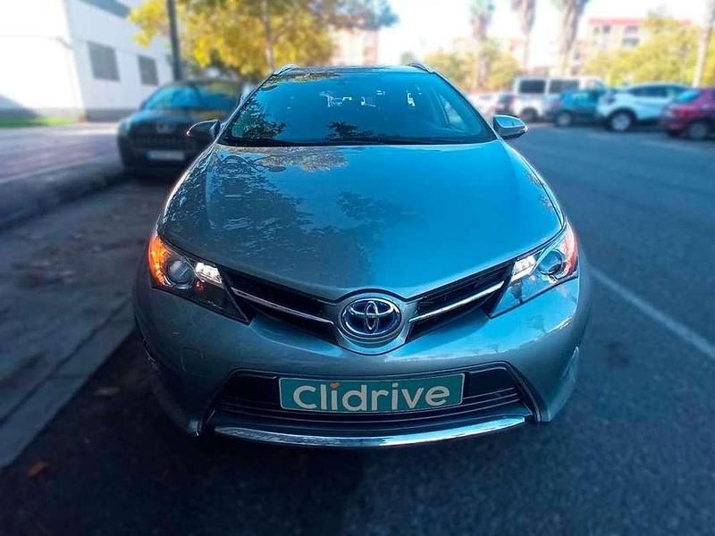 Usado Toyota Auris Touring Sports Advance 136 CV (100 kW) 2014 Gris Familiar