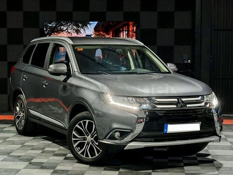 Usado Mitsubishi Outlander Motion 150 CV (110 kW) 2017 Gris / plata SUV