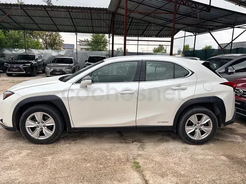 Usado Lexus UX Executive Line 184 CV (135 kW) 2022 Blanco SUV
