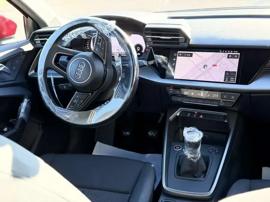 Usado Audi A3 Sportback Advanced Plus 150 CV (110 kW) 2022 Rojo Utilitario