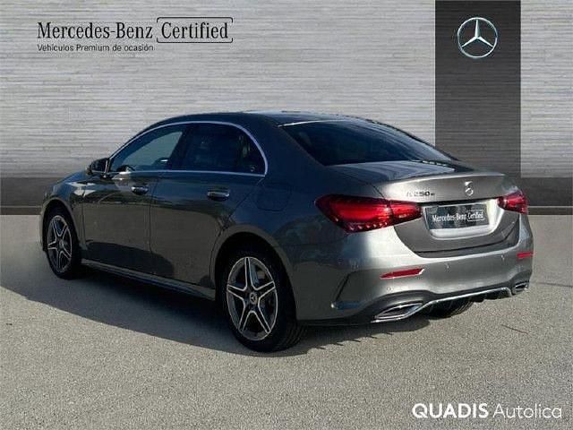Usado Mercedes A250 AMG line 218 CV (160 kW) 2024 Gris montaña
