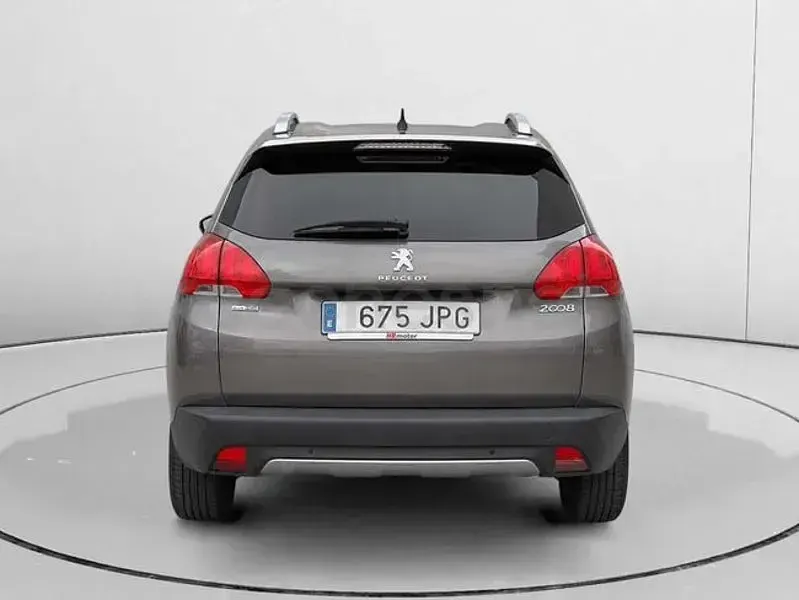 Usado Peugeot 2008 Style 100 CV (73 kW) 2016 Gris / plata SUV