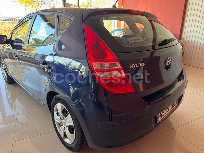 Usado Hyundai i30 Classic 109 CV (80 kW) 2009 Azul Berlina