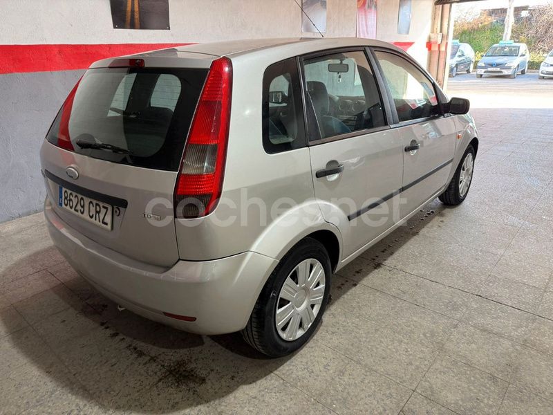 Gris / plata Usado 2004 Ford Fiesta Ambiente Utilitario | 2699 € (Precio justo) - Imagen 1/4