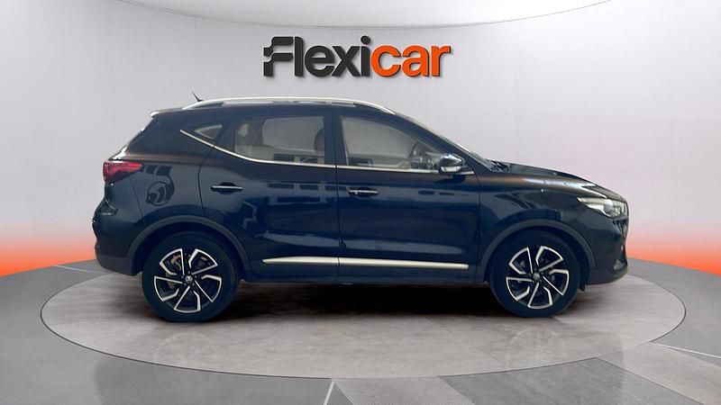 Käytetty MG ZS Luxury 111 HP (81 kW) 2023 Musta Sedan