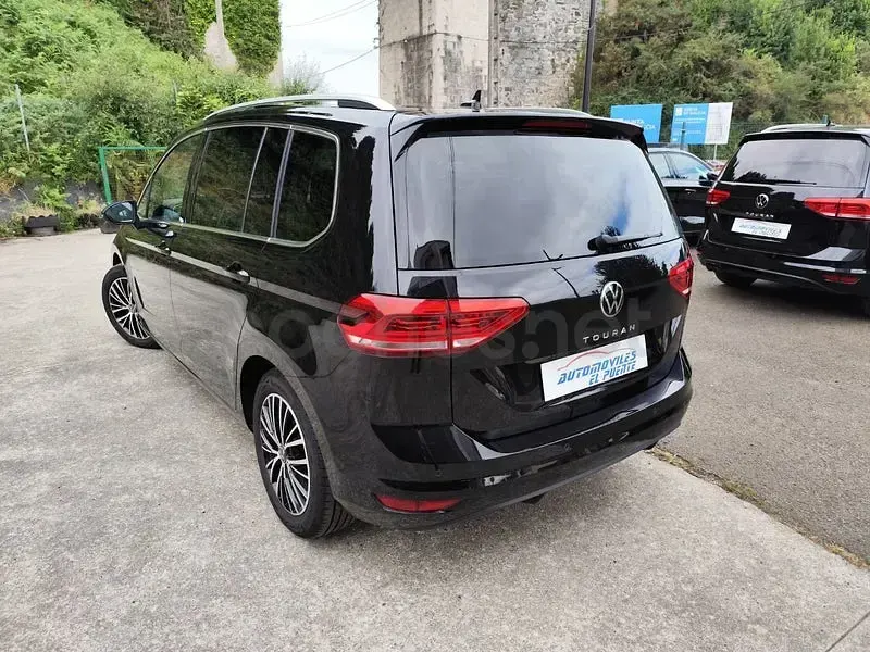 Usado VW Touran Sportline 150 CV (110 kW) 2022 Negro Monovolumen