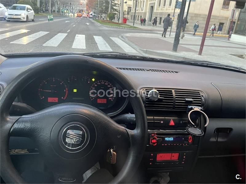 Usado Seat Leon 90 CV (66 kW) 2000 Azul Berlina