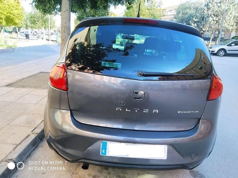 Usado Seat Altea I-Tech 105 CV (77 kW) 2014 Gris / plata Monovolumen