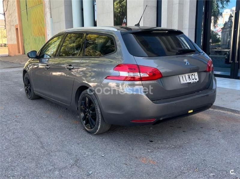 Gris / plata Usado 2018 Peugeot 308 Style Familiar | 8700 € (Buen precio) - Imagen 1/4