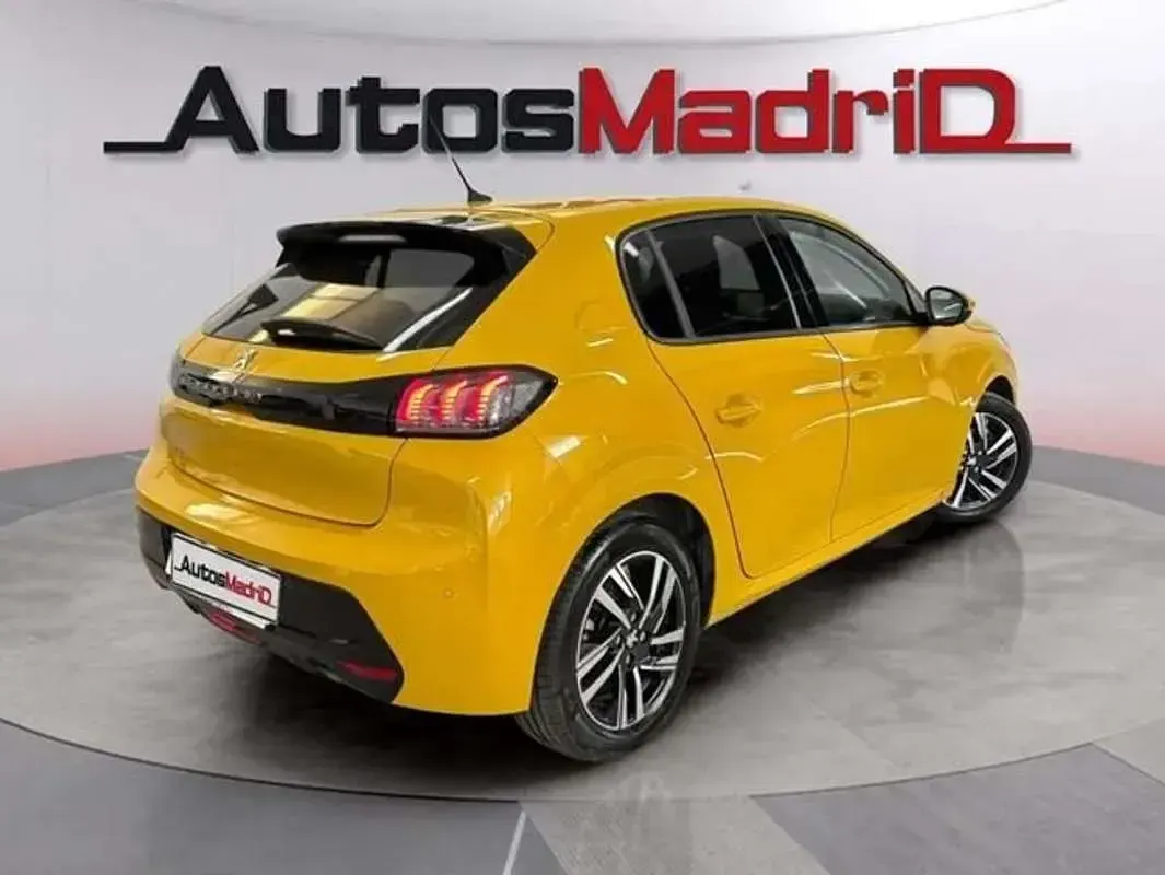 Usado Peugeot 208 Active 101 CV (74 kW) 2020 Amarillo Utilitario